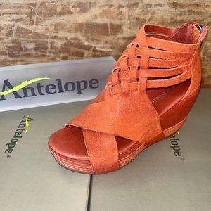 Antelope orange Gita Suede sandal